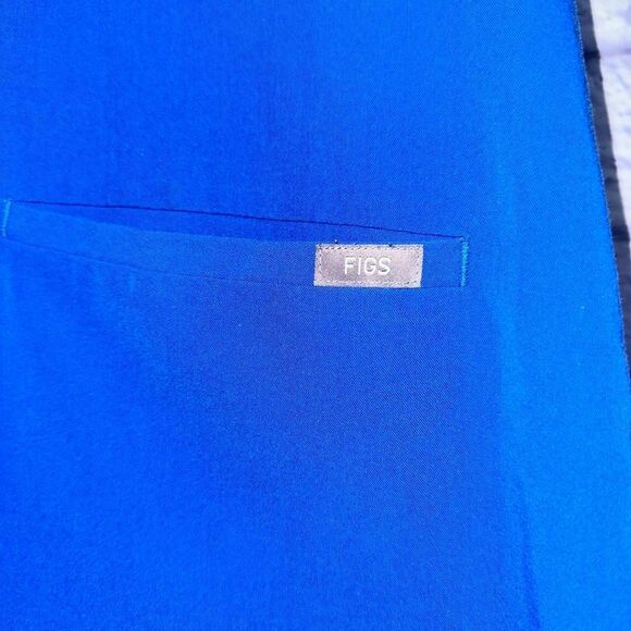 Figs royal blue scrub top xl - Picture 3 of 10